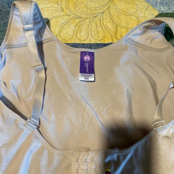 Cream Shapewear Bodysuit with Compression Panels Faja - Picture 3 of 3